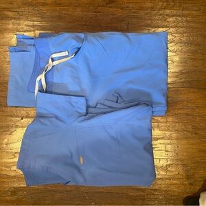 Womens Ceil Blue Figs set
Caterina top Kade pants size large